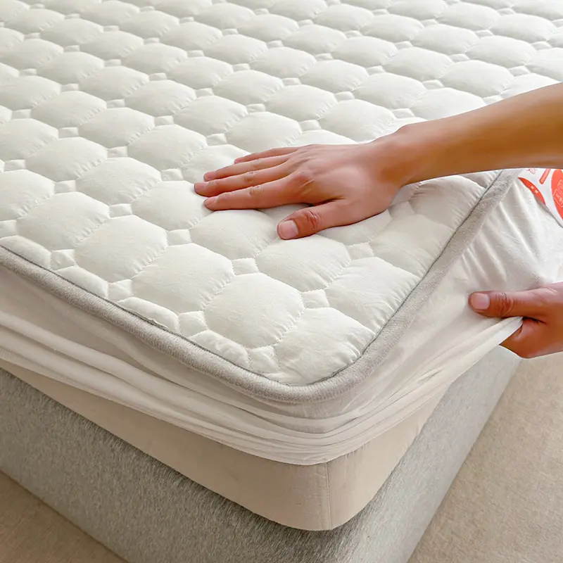 1 Piece Yarn-Dyed Cotton Mattress Protector - Antibacterial Mattress Cover, Hypoallergenic Fitted Sheet, No Pillowcase
