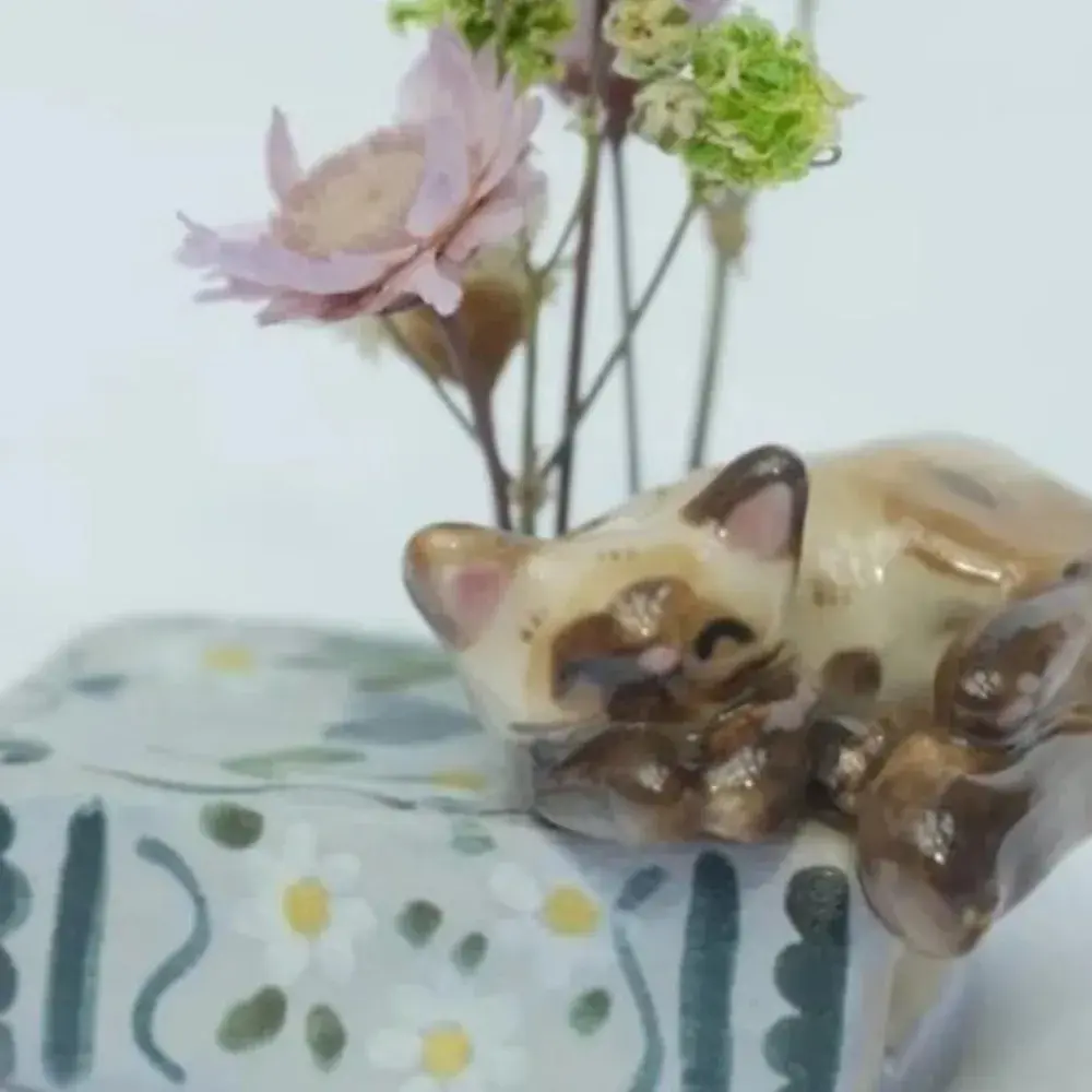 Creative Cartoon Miniature Book Sculpture Cute Design Resin Book Flower Vase Fox/Cat/Red Panda Figurines Statue Shelf