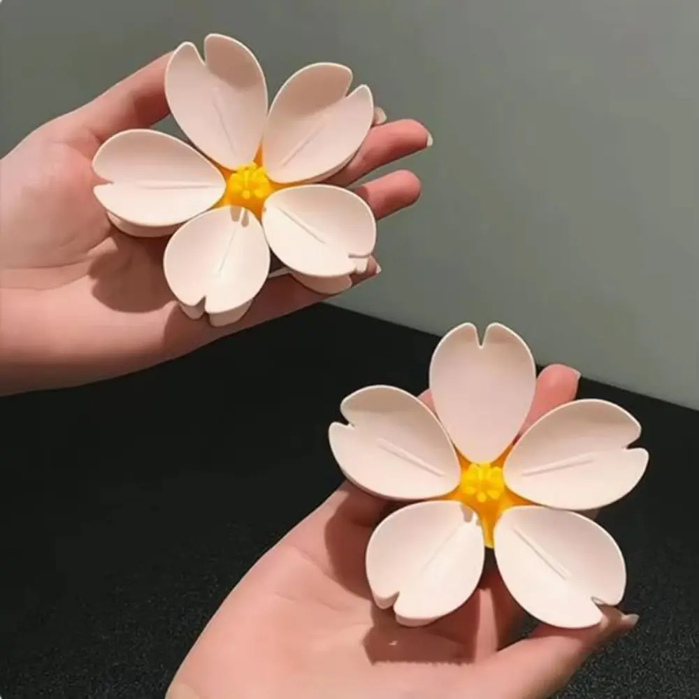 Moisture-proof Sakura Magnetic Clip Cute Style Fridge Magnet Multifunctional Snack Sealer Food Preservation Snack Storage