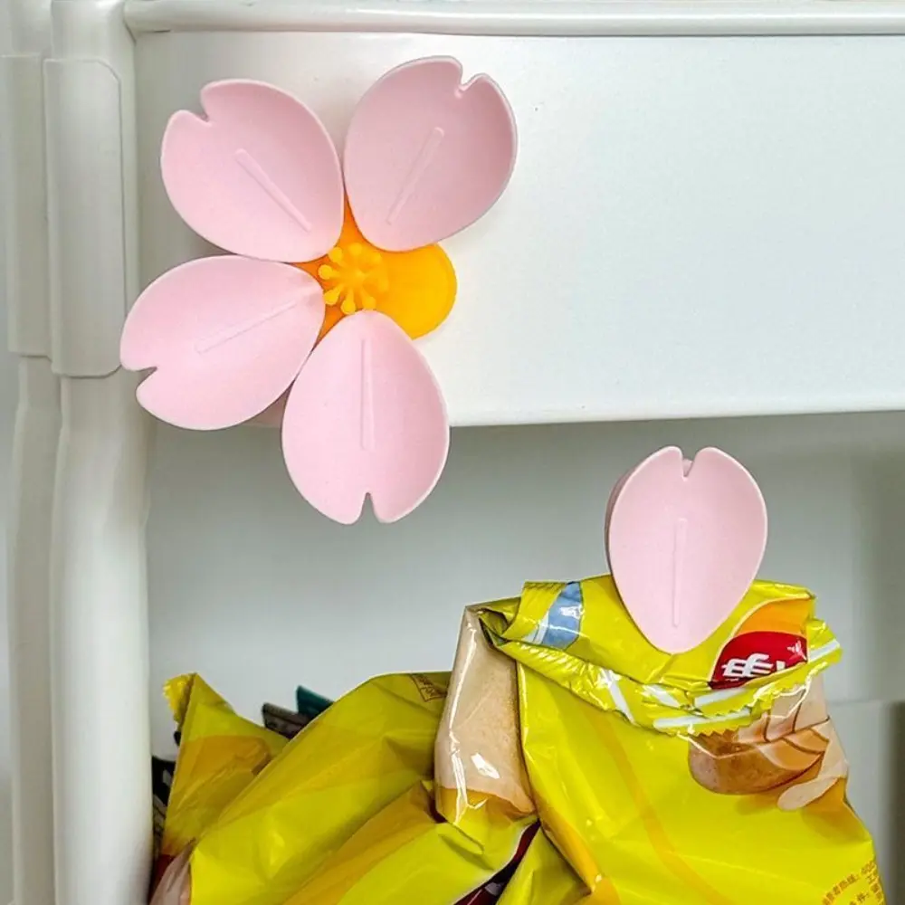 Moisture-proof Sakura Magnetic Clip Cute Style Fridge Magnet Multifunctional Snack Sealer Food Preservation Snack Storage