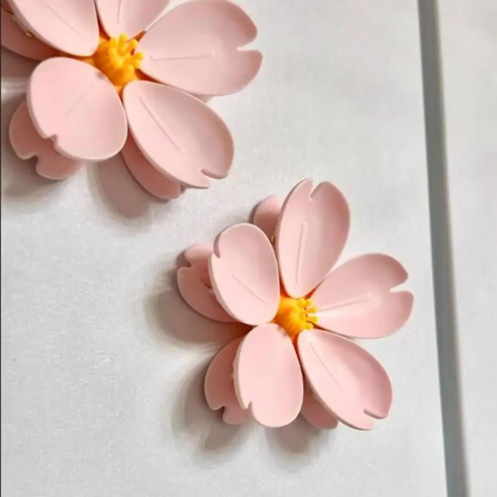Moisture-proof Sakura Magnetic Clip Cute Style Fridge Magnet Multifunctional Snack Sealer Food Preservation Snack Storage