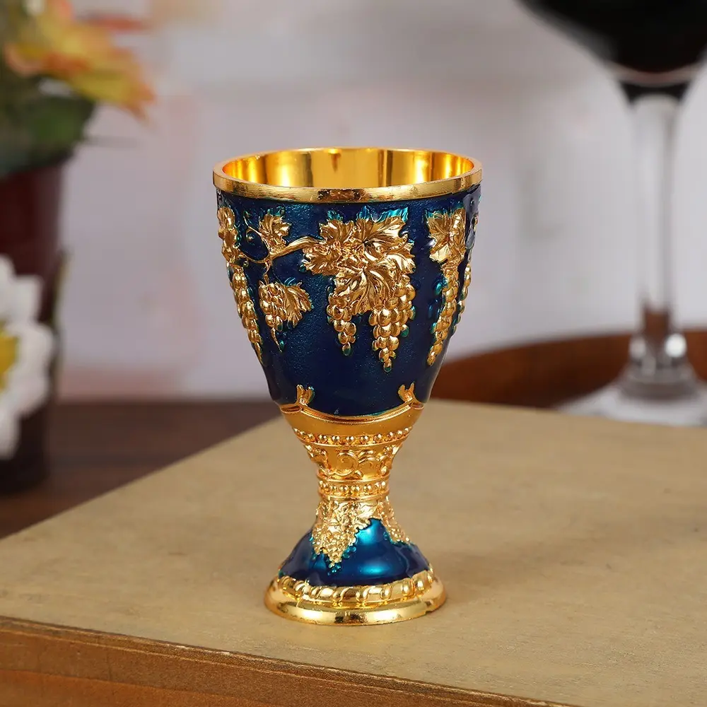 New European Style Wine Glasses Mini 30ml Retro Alloy Vodka Goblet Spirits Cup Wedding Chalices Red Liquor Glass