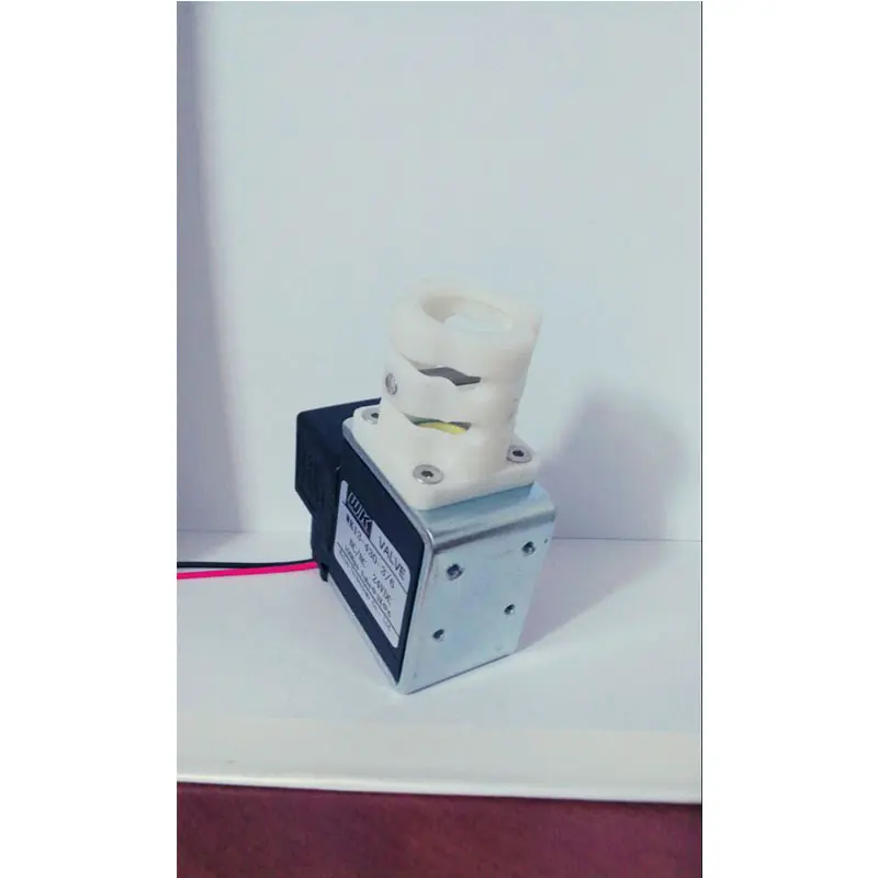 Four-way pinch valve