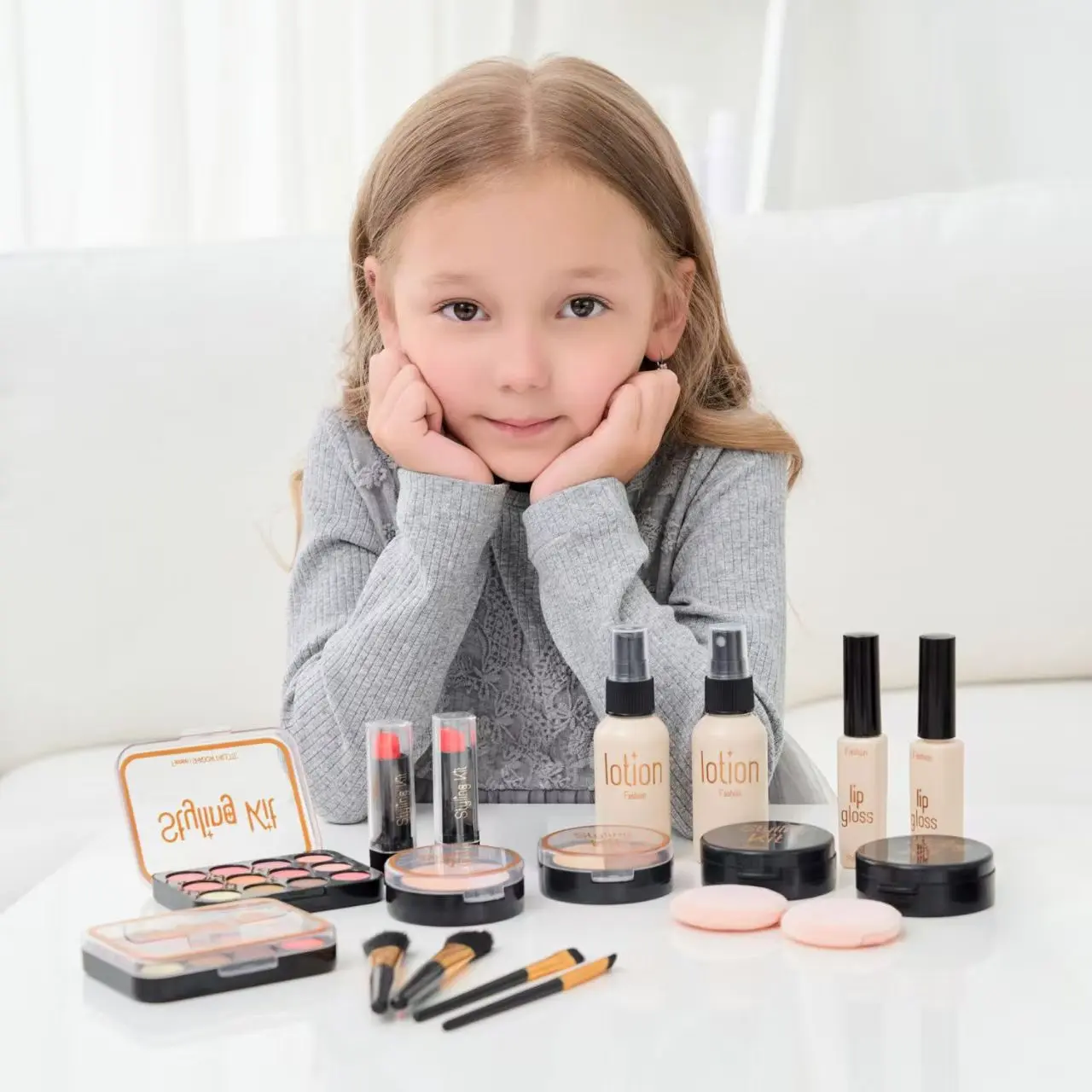 Girl Simulation Cosmetics Set Pretend Fake Makeup Game Lipstick Eyeshadow Model Set House Party Activities Role Play Toy Gift