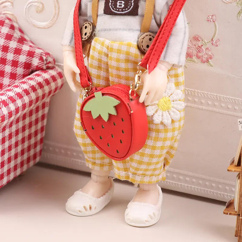 Cute Mini Doll Strawberry Crossbody Bag Shoulder Bag Doll Fashion Clothes Accessories 1/12 Dollhouse Decoration Pretend Play Toy