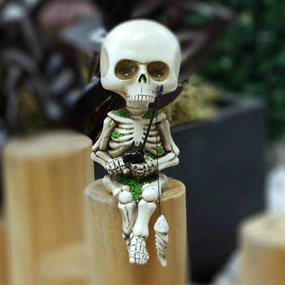Resin Fishing Skeleton Statue Halloween Decoration Cute Skull Fisher Sculpture Cute Skeleton Gnome Figurine for Outdoor Garden