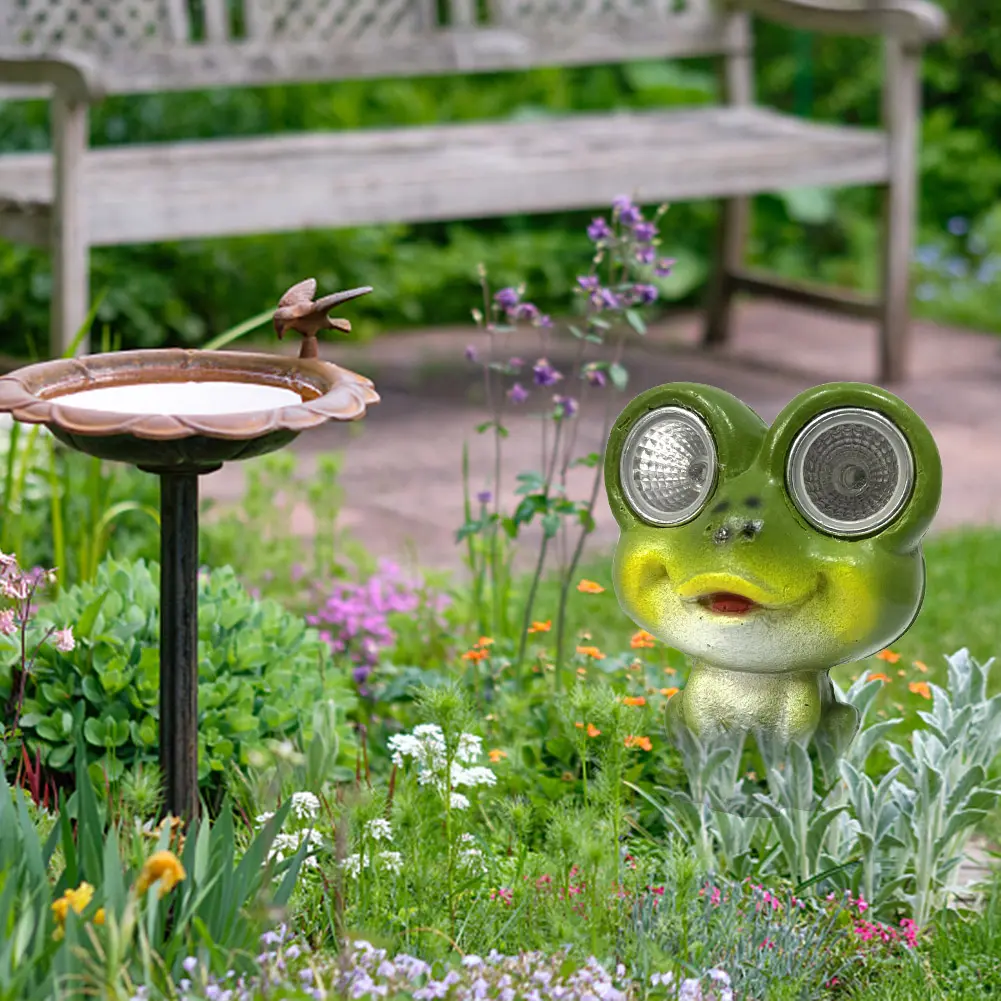 Bird/Frog Statue with Solar Powered Light Resin Garden Statue Waterproof Garden Animal Statues Garden Sculptures for Garden Yard