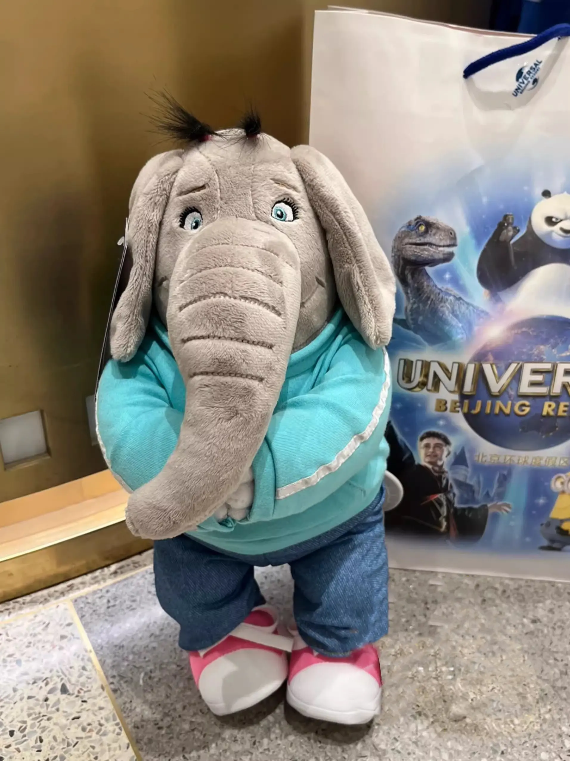 Commemorative Collection of Plush Toy Figurines from the Animated Film "Sing" at Beijing Movie Park, Bringing Joy and Happiness