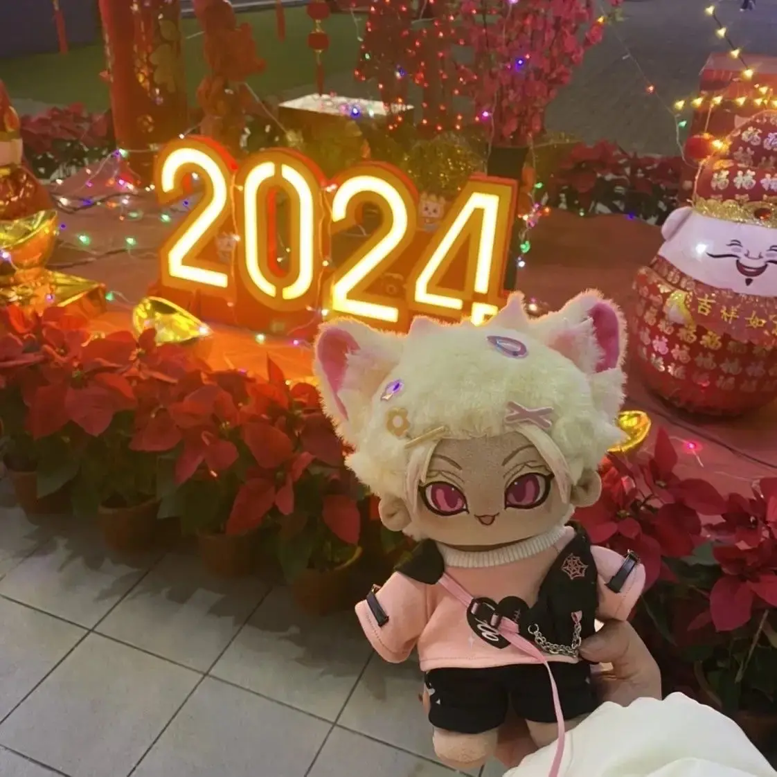 324