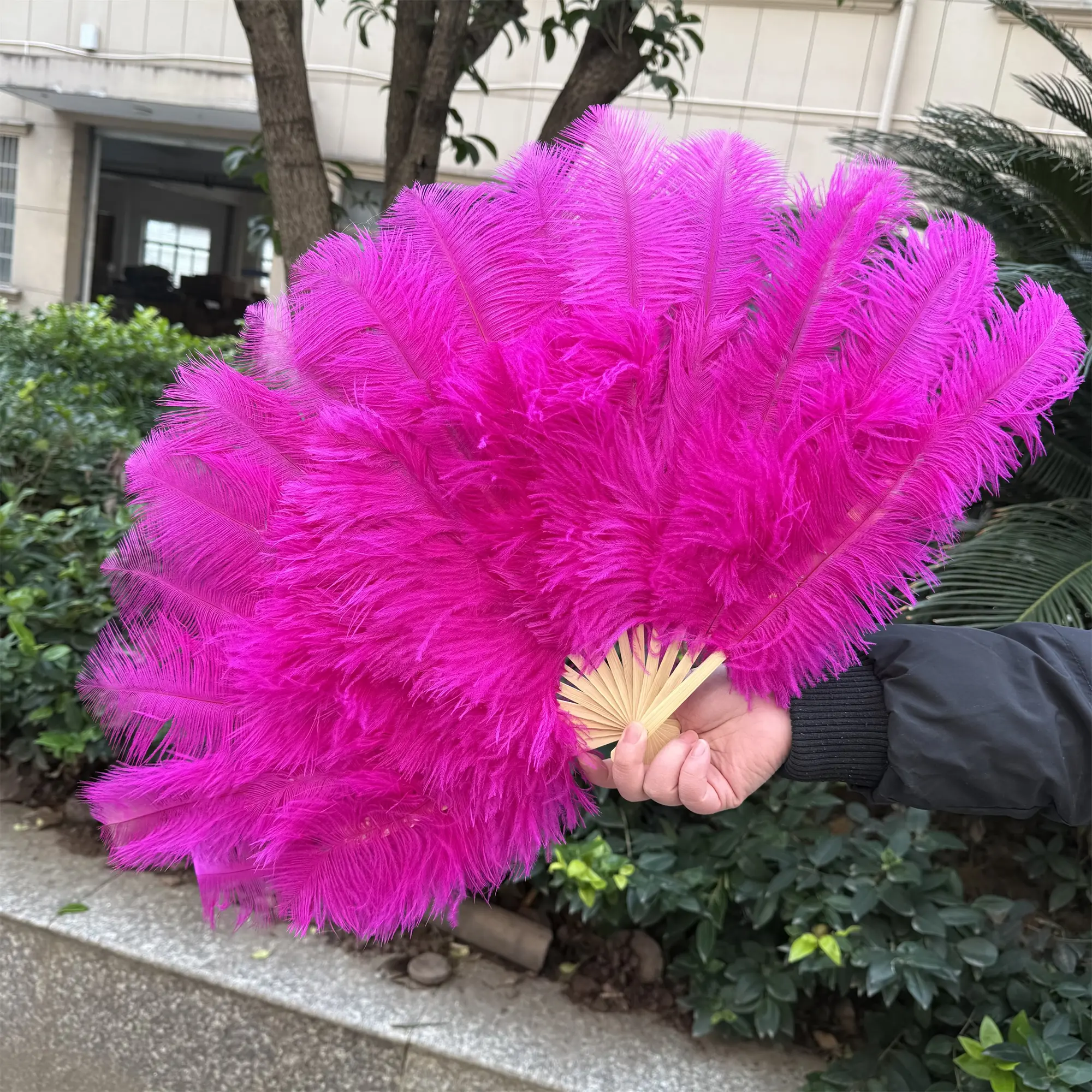 15Bone Red Ostrich Feather Fan 70CMx40CM 15Bone Fluffy Rose Fan for Wedding Party Stage Play & Dance Performance Accessories