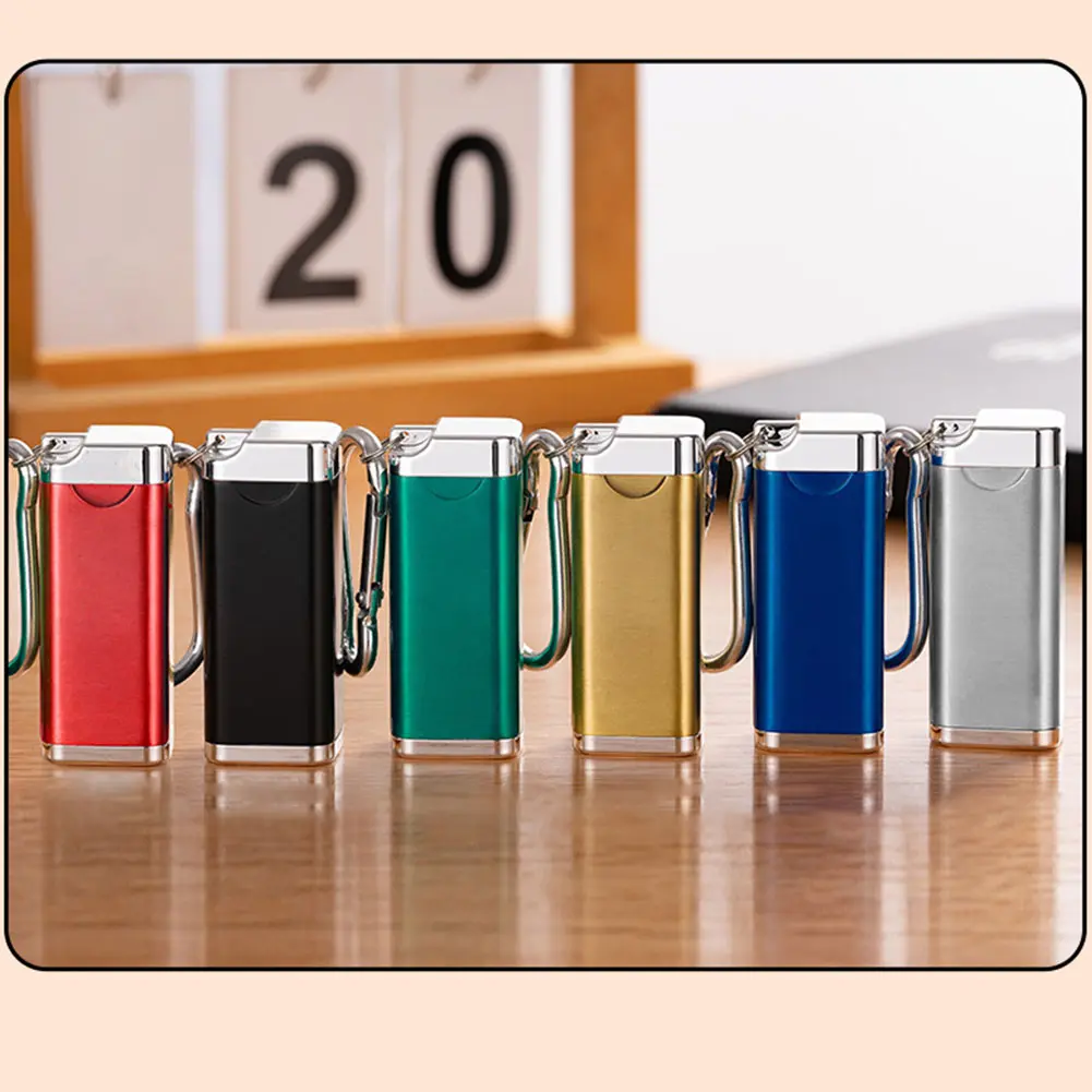 Handheld Ashtray Multi-Function Outdoor Cigarette Holder with Brush Carabiner Ashtray Metal for Outdoor Travel