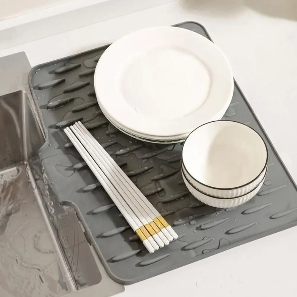 No Spill Silicone Worktop Saver Fodable & Heat Resistant Dish Drying Mat Non-Slip Kitchen Tableware Coaster for Counter and Sink