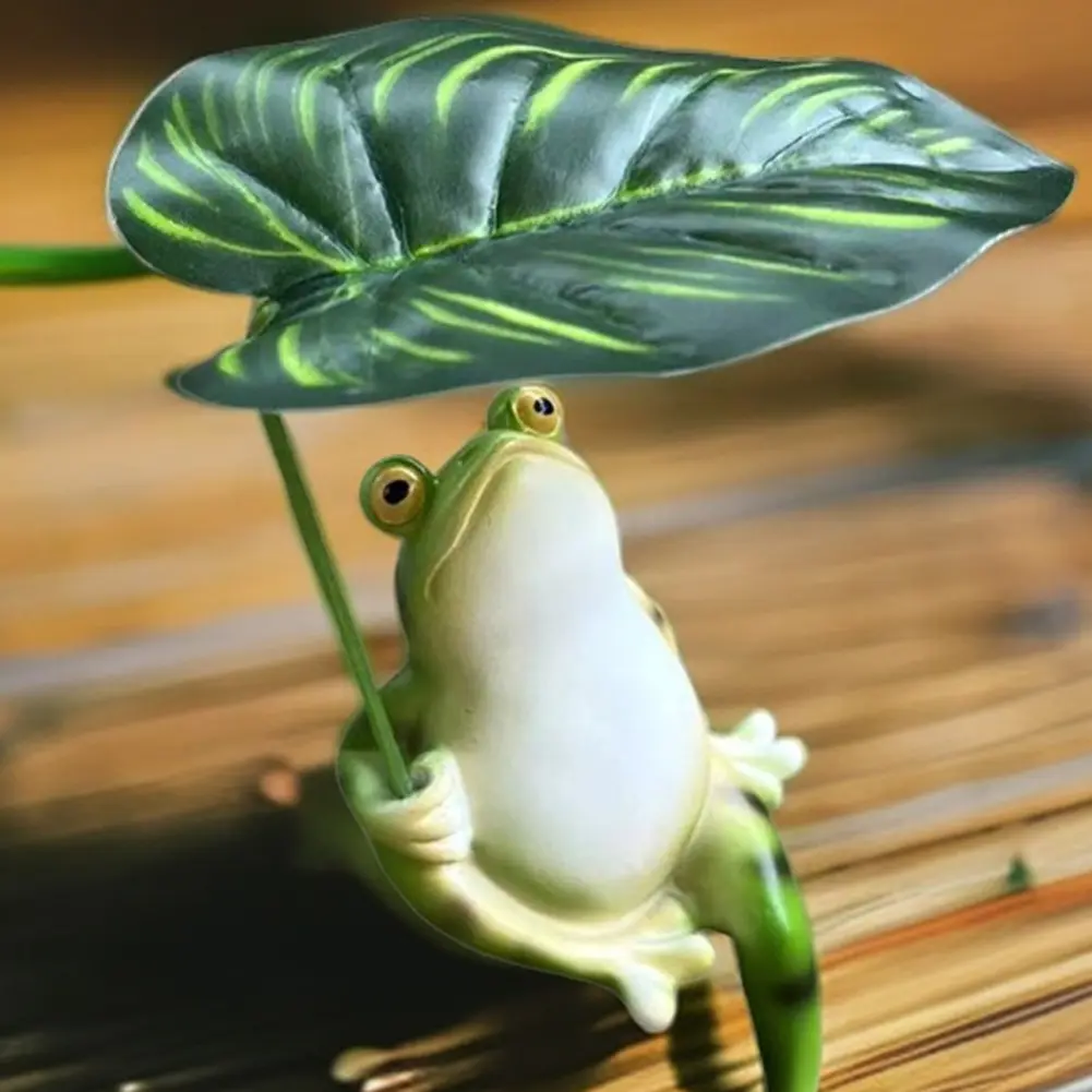 Frog Garden Statue Fish Pond Decoration Holding A Leaf Micro-Landscape Statue Resin Frog Figurine for Outdoor Yard Patio