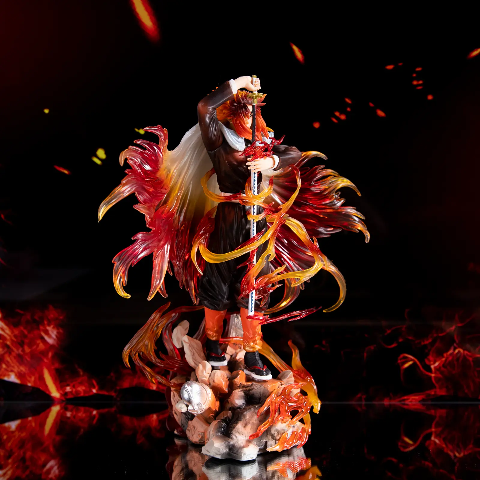 Demon Slayer Blade Flame Pillar Figure Figure, Purgatory Kyojuro Flame Effect Model, Wireless Train Demon Slayer Statue