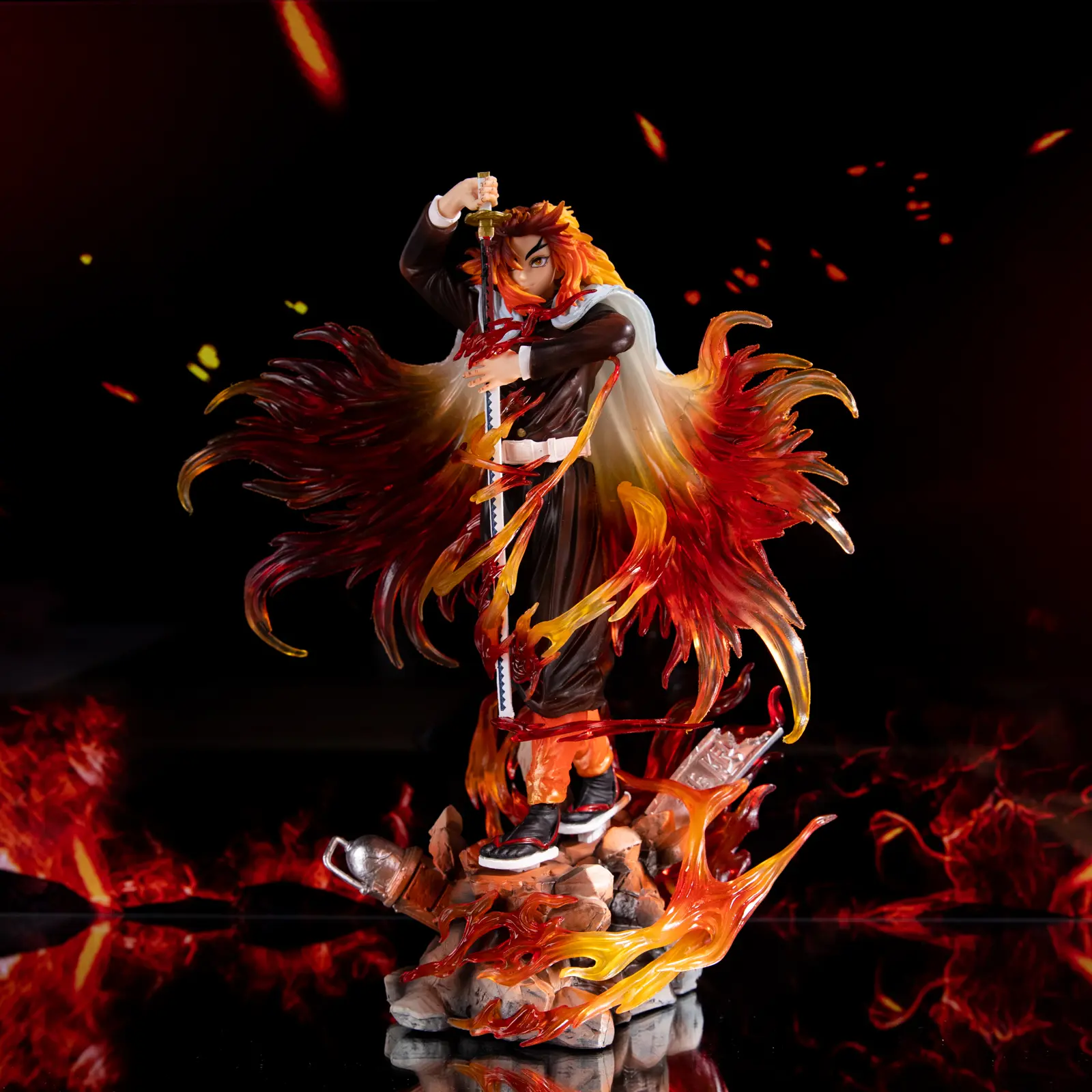 Demon Slayer Blade Flame Pillar Figure Figure, Purgatory Kyojuro Flame Effect Model, Wireless Train Demon Slayer Statue