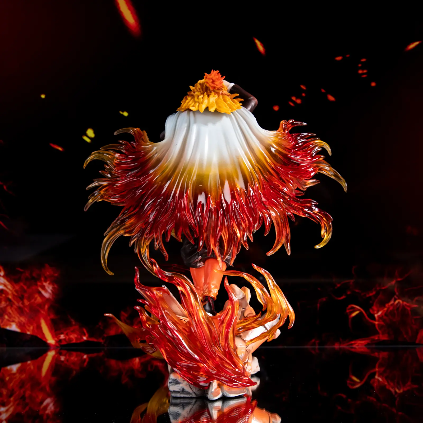 Demon Slayer Blade Flame Pillar Figure Figure, Purgatory Kyojuro Flame Effect Model, Wireless Train Demon Slayer Statue