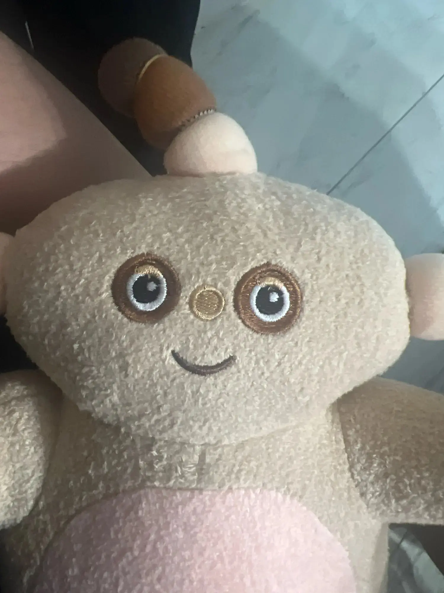 Good Night Makka Pakka Electric Doll - Miniso Brand, Interactive Singing & Clapping Toy, Sponge-Holding Figure, Ideal Christmas
