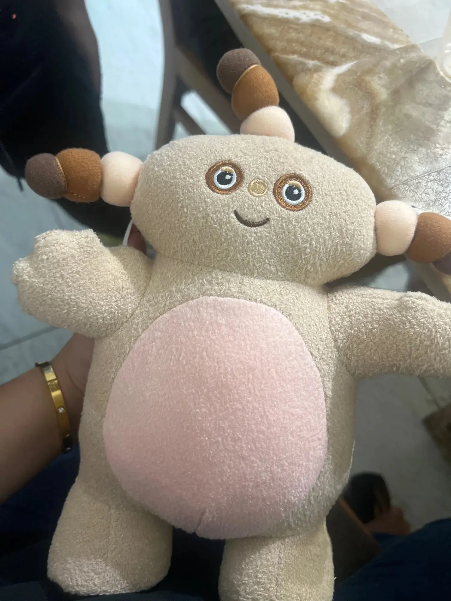 Good Night Makka Pakka Electric Doll - Miniso Brand, Interactive Singing & Clapping Toy, Sponge-Holding Figure, Ideal Christmas