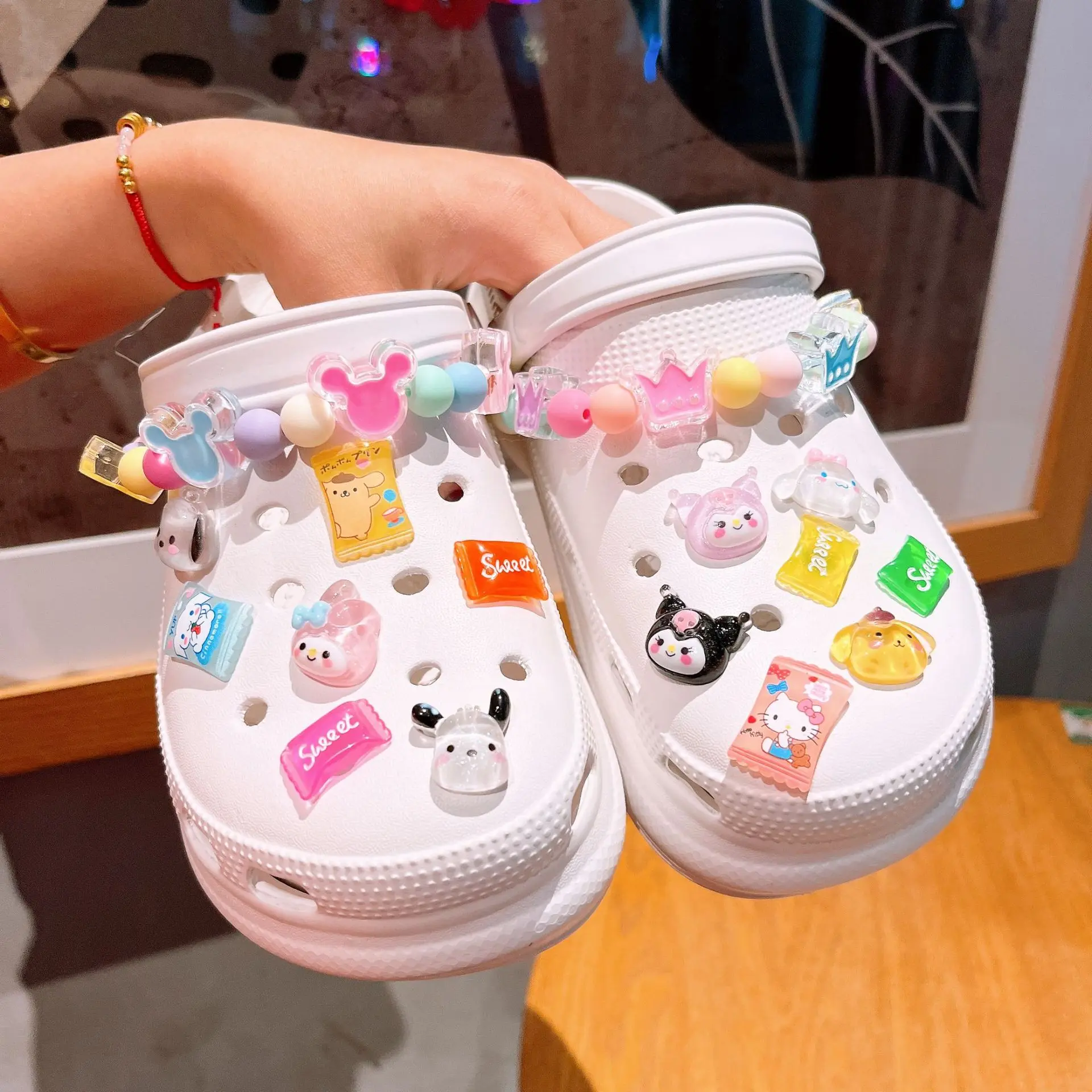 New Sanrio Kuromi Cinnamoroll Melody Pochacco Pompompurin LED Accessories Hole Slipper Buckles Set Cartoon Kawaii Gifts