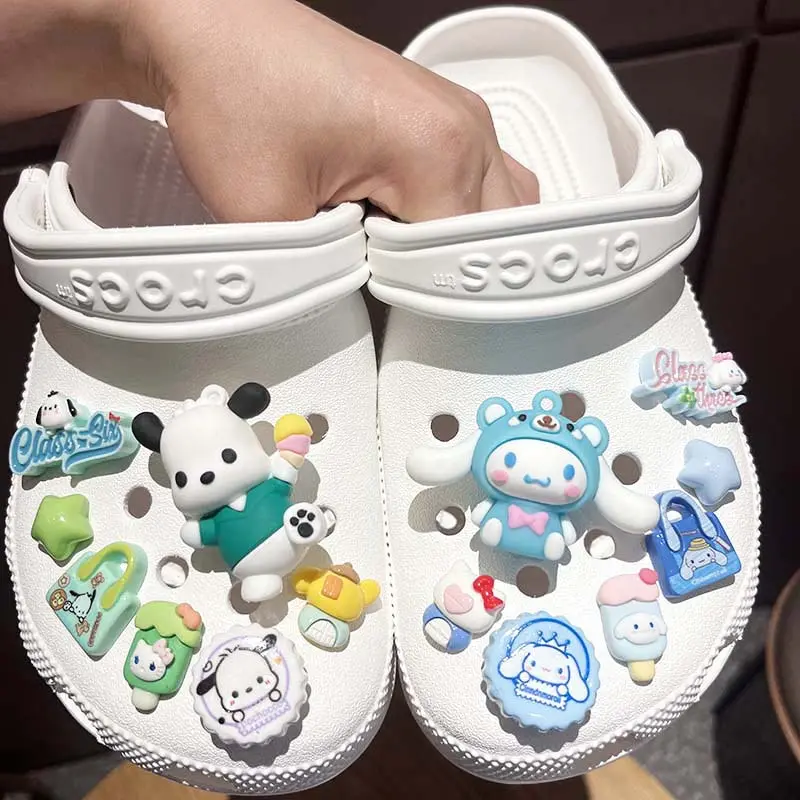 New Sanrio Kuromi Cinnamoroll Melody Pochacco Pompompurin LED Accessories Hole Slipper Buckles Set Cartoon Kawaii Gifts
