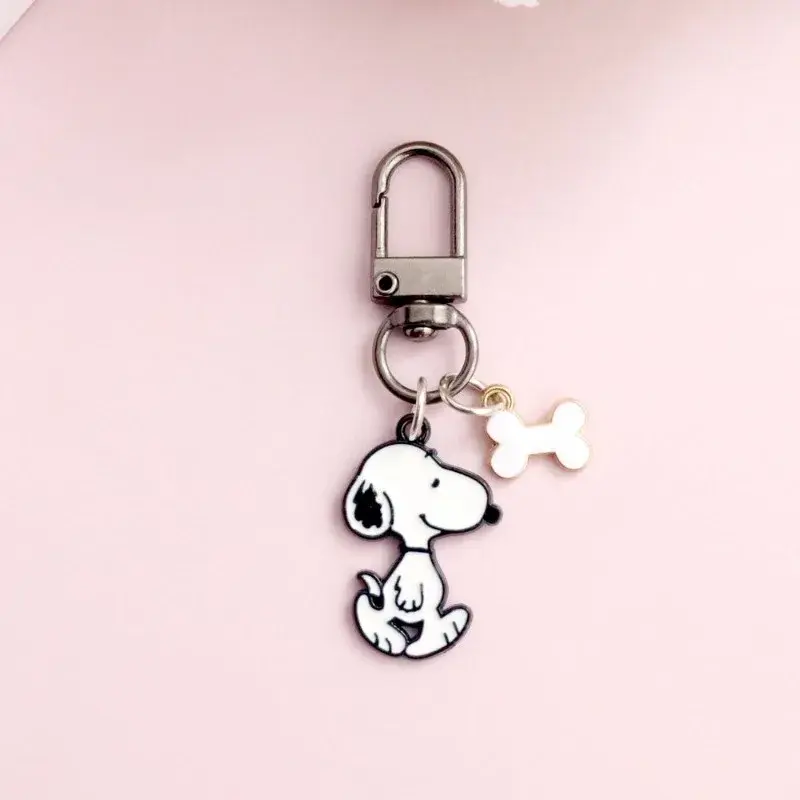 New Cute kawaii creative Snoopy anime characters peripheral backpack pendant simple and personalized versatile keychain pendant