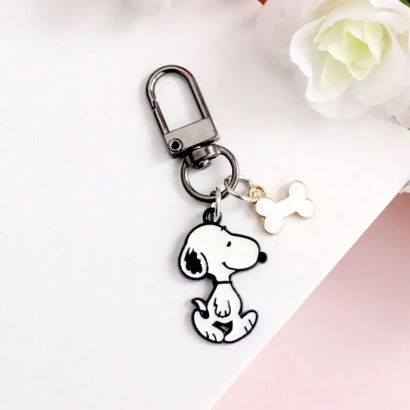 New Cute kawaii creative Snoopy anime characters peripheral backpack pendant simple and personalized versatile keychain pendant