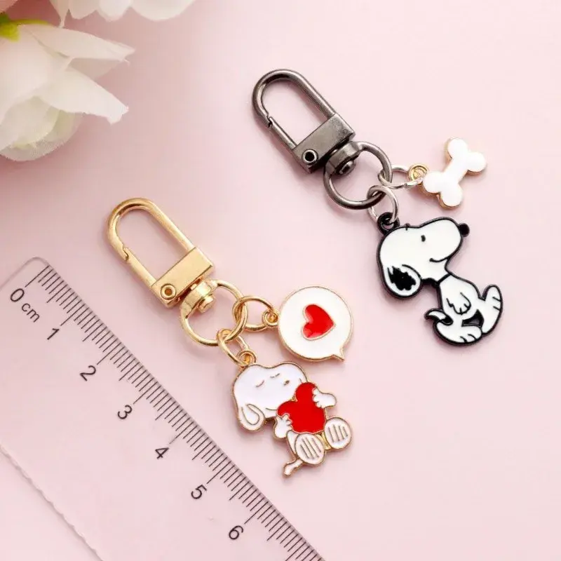 New Cute kawaii creative Snoopy anime characters peripheral backpack pendant simple and personalized versatile keychain pendant