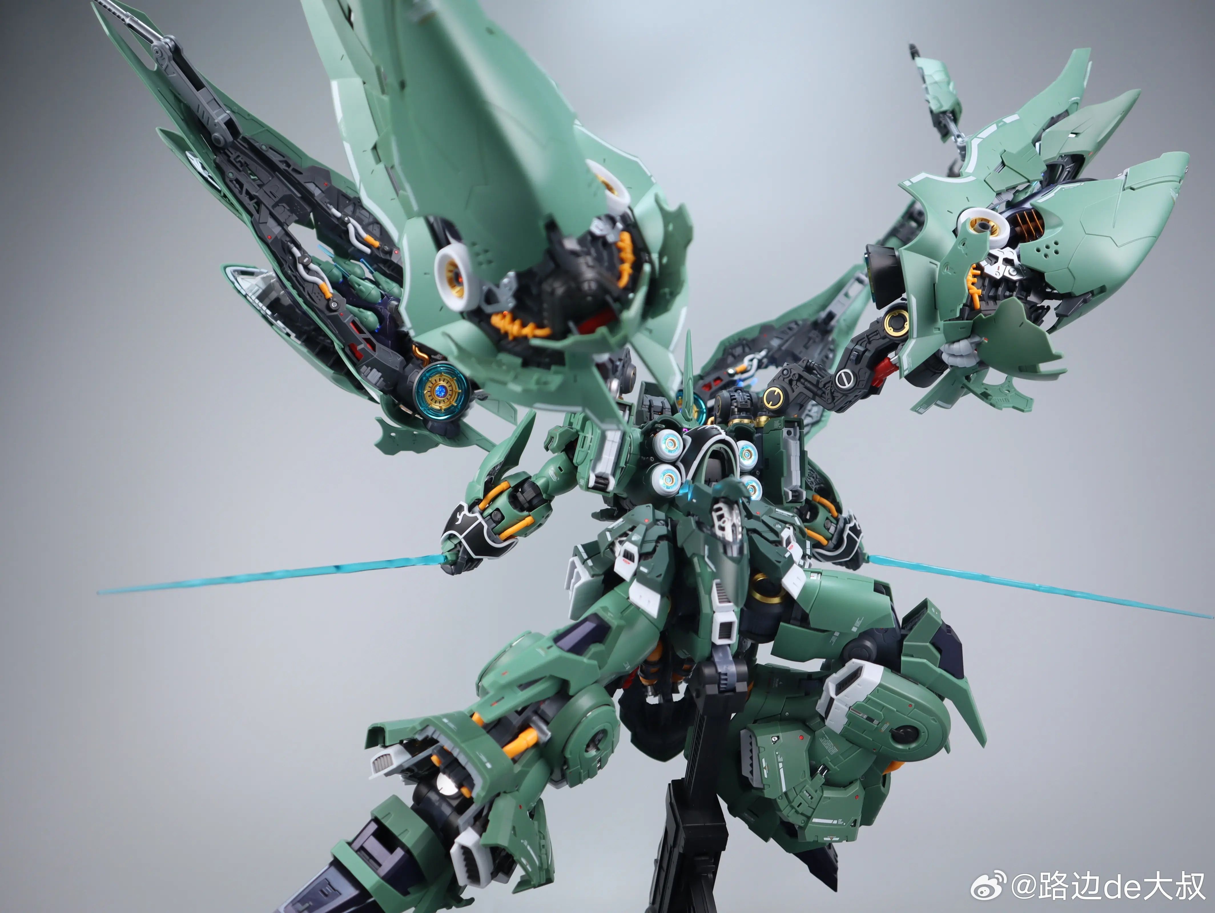 In Stock AXIS MODEL MG 1/100 Assembly Model Kit OSIRIS AERIAL DOMINATOR Collection Action Figures Plastic Model Customized Toys