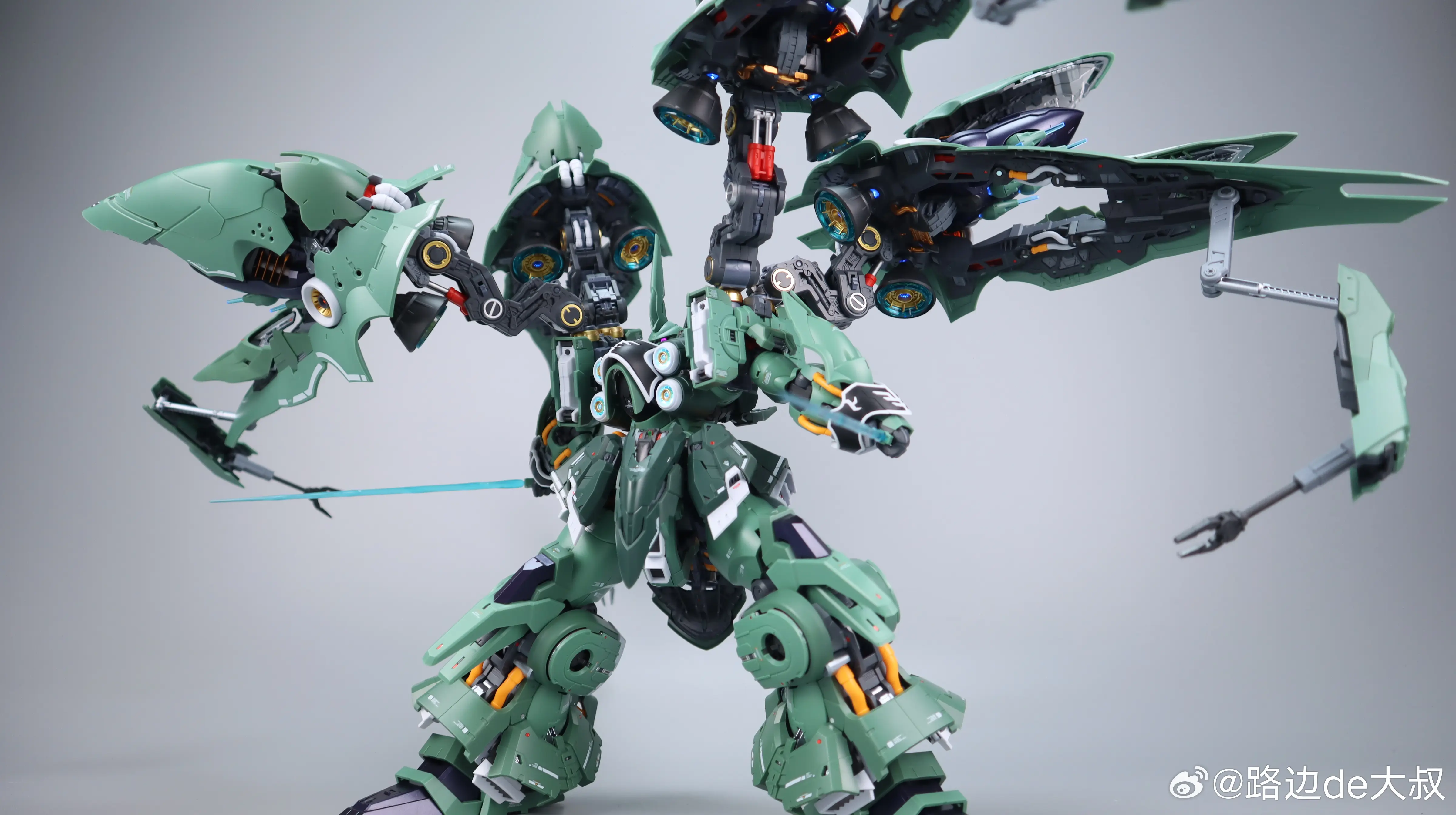 In Stock AXIS MODEL MG 1/100 Assembly Model Kit OSIRIS AERIAL DOMINATOR Collection Action Figures Plastic Model Customized Toys