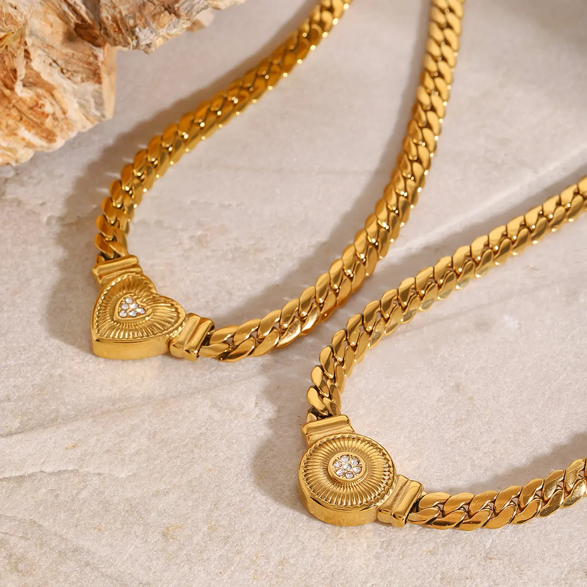 Uworld Retro Ribbed Round Pendant Necklace Watch Chain Necklace Stackable Women's Jewelry Gift for Her