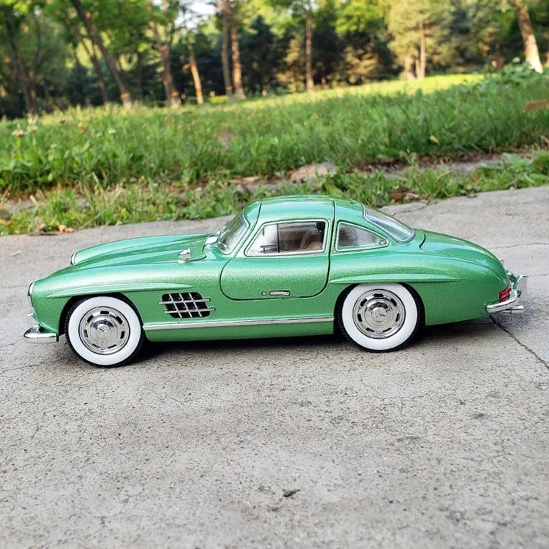 1:24 Scale Car Model Mercedes Benz 300SL Alloy car Model Classic Vintage Diecast Metal Sound Light Collecties Childrens Toy Gift