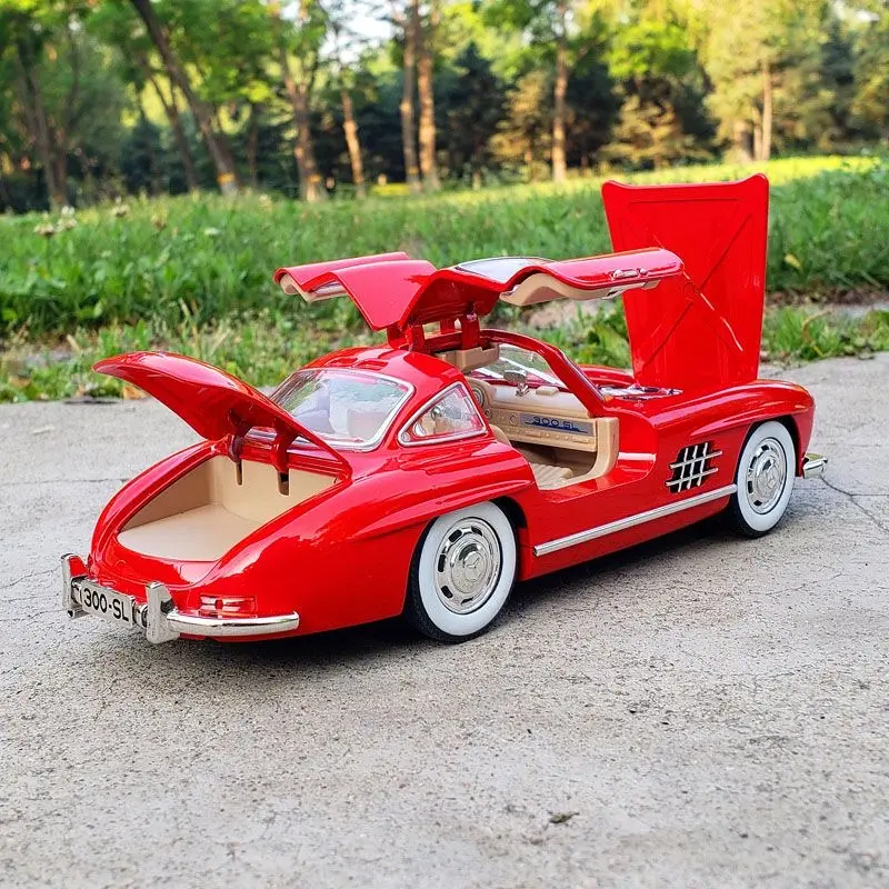 1:24 Scale Car Model Mercedes Benz 300SL Alloy car Model Classic Vintage Diecast Metal Sound Light Collecties Childrens Toy Gift