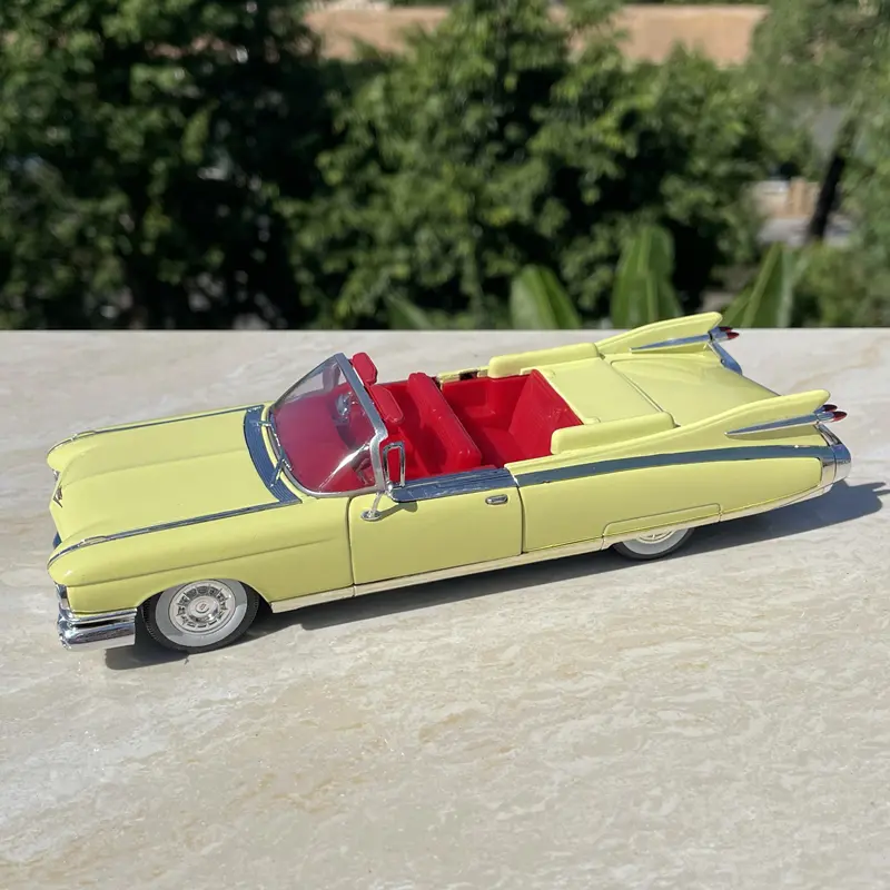 1:32 Classical Old Car Alloy Luxy Car Model Diecast Metal Retro Vehicles Car Model High Simulation Collection Childrens Toy Gift