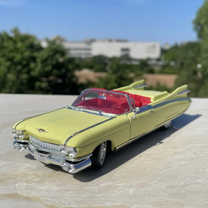 1:32 Classical Old Car Alloy Luxy Car Model Diecast Metal Retro Vehicles Car Model High Simulation Collection Childrens Toy Gift