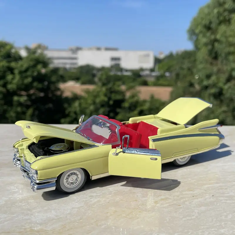 1:32 Classical Old Car Alloy Luxy Car Model Diecast Metal Retro Vehicles Car Model High Simulation Collection Childrens Toy Gift