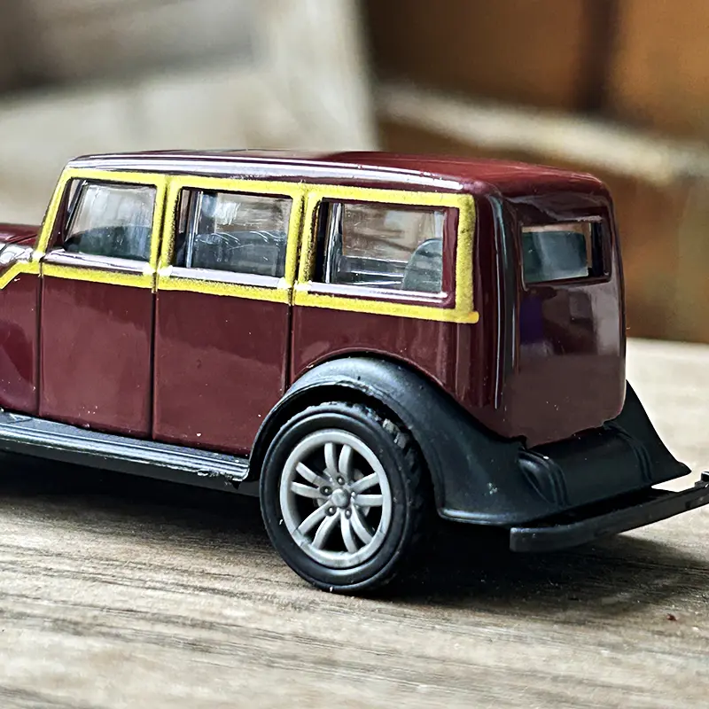 1:43 Alloy Vintage Diecast Car Model Car Classic Cadillacs V8 Pull Back Car Model Miniature Vehicle Replica Gift For Kids Adults