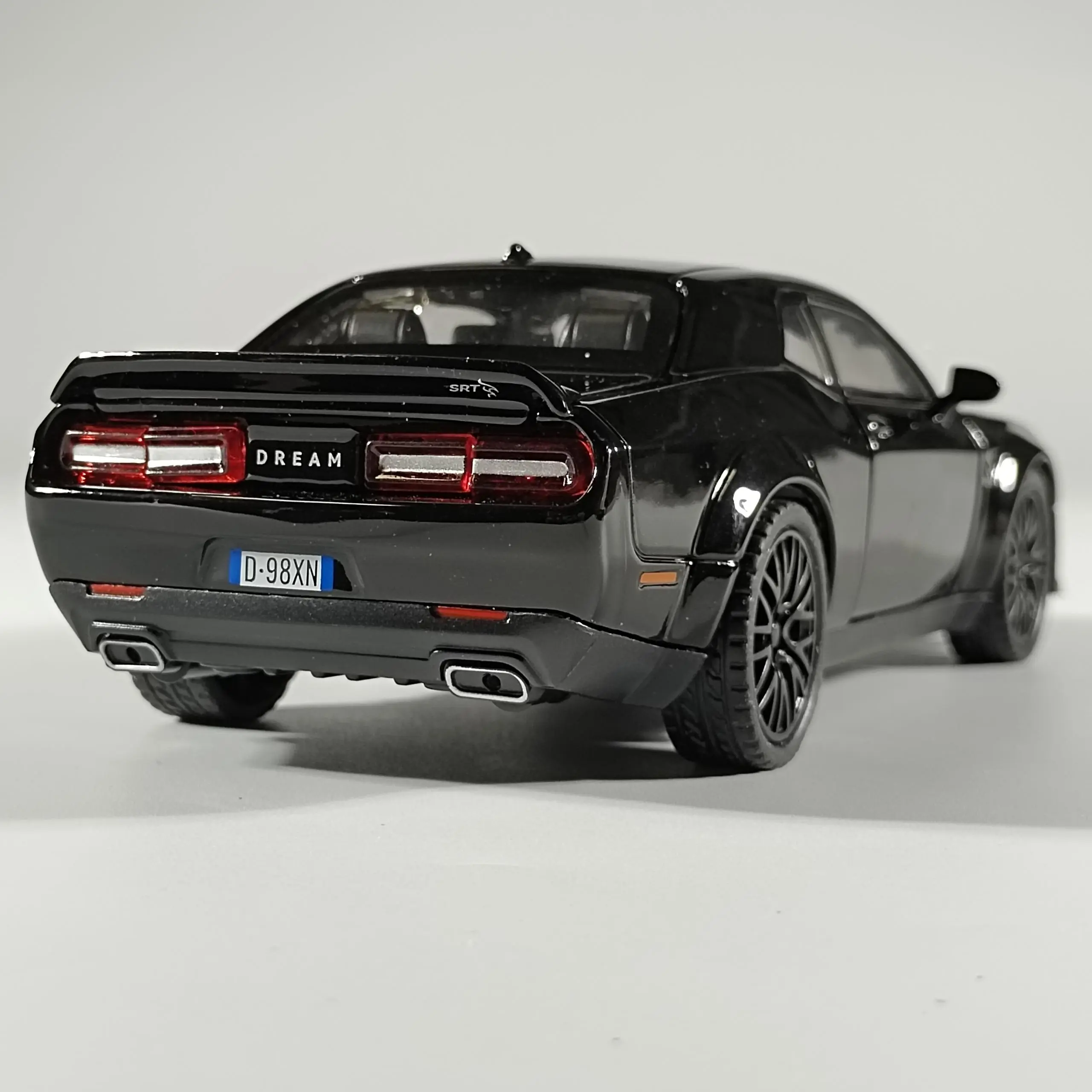 1:32 Dodge Challenger Hellcat Sports Car Alloy Diecast Model Car Children's Toy Car Series Collection Hobbies Ornament Birthday