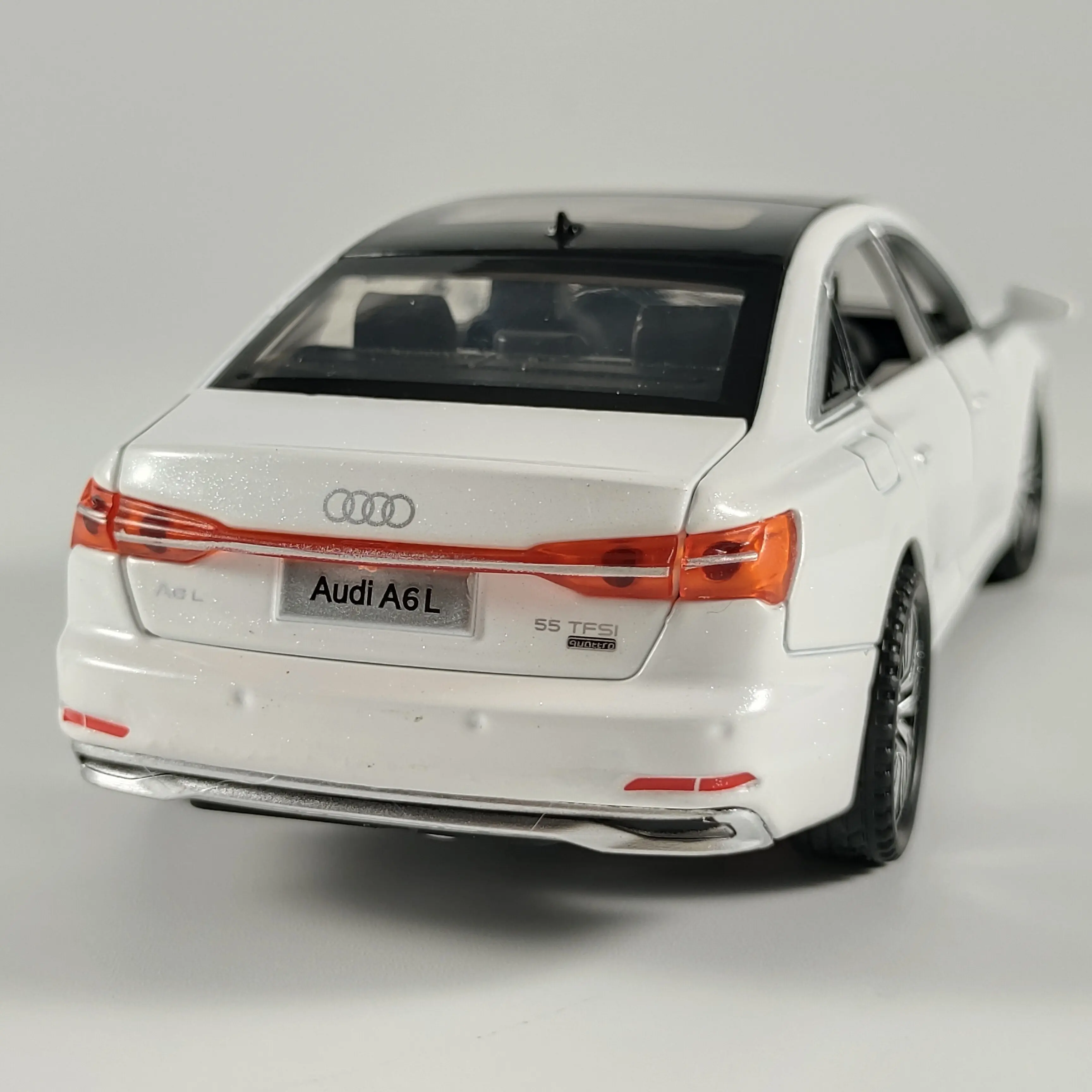1:32 Audi A6L Luxury Midsize Sedan Alloy Metal Diecast Model Car Feelings Hobbies Collection Miniature Present With Boyfriend