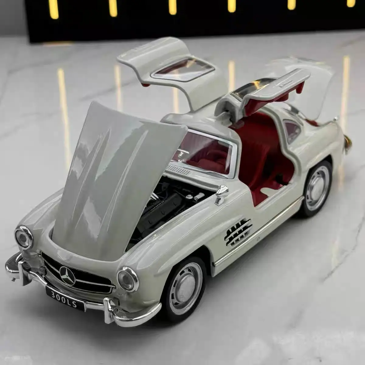 1:32 Mercedes Benz 300SL Alloy Classic Vintage car Model Car Model Diecast Metal Pull Back Sound Light Car For Children Gift ﻿