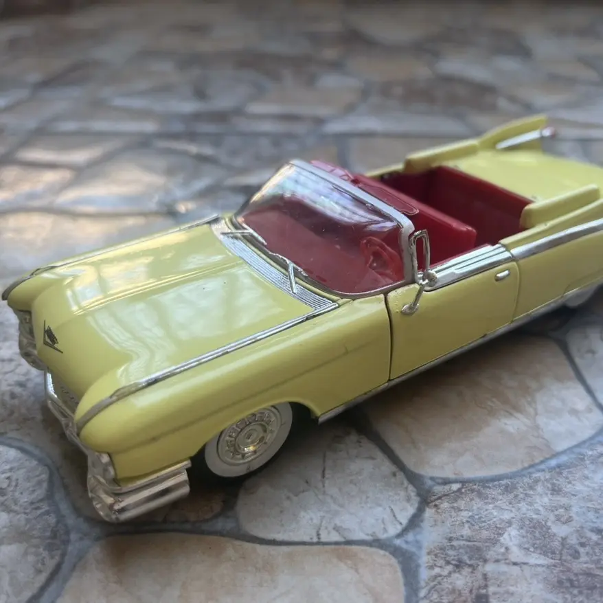 1:32 Cadillac 1938 Classic Vintage Car Alloy Model Ornament Vintage Car Alloy Miniature Car Diecast Metal Children Toy Car Gift