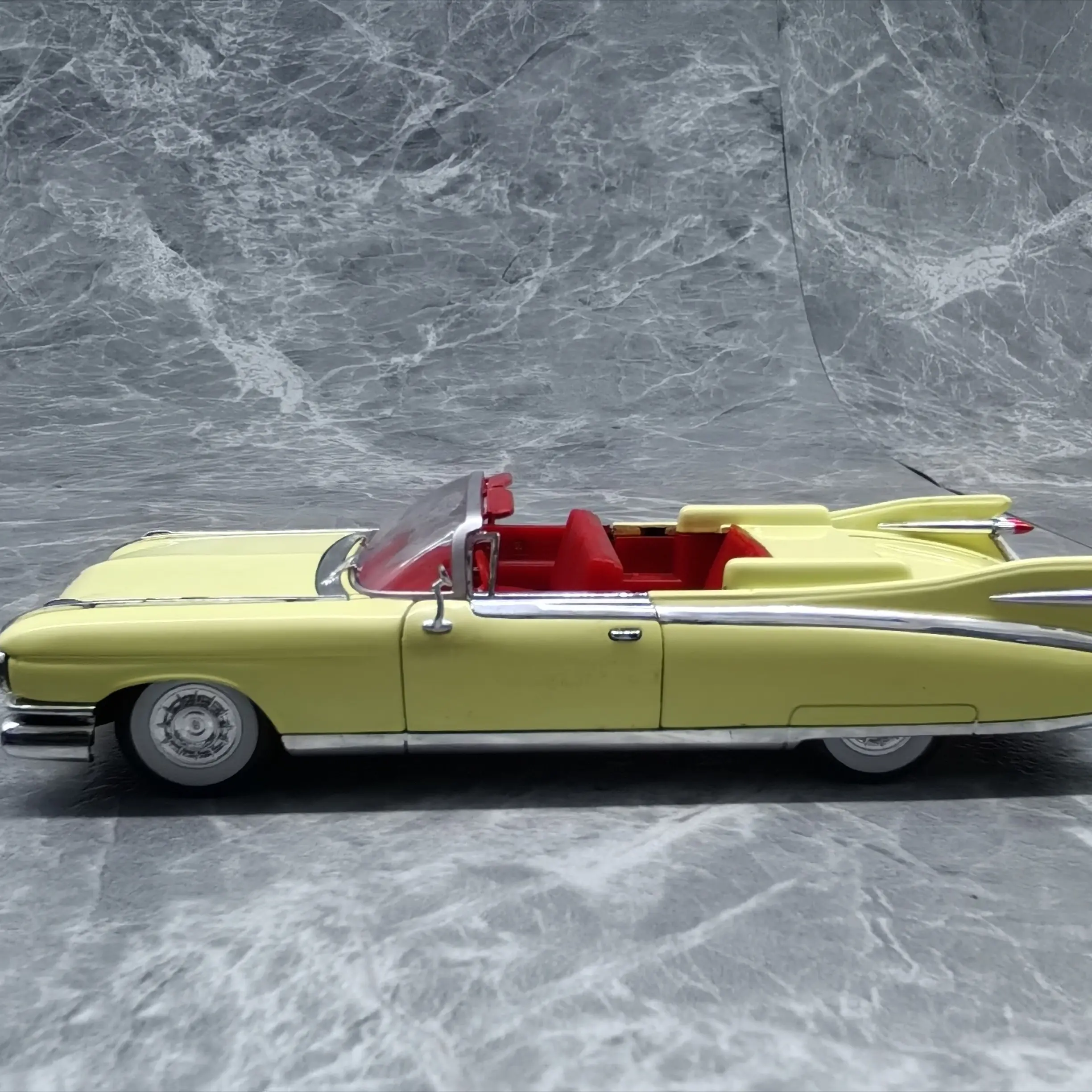 1:32 Cadillac 1938 Classic Vintage Car Alloy Model Ornament Vintage Car Alloy Miniature Car Diecast Metal Children Toy Car Gift