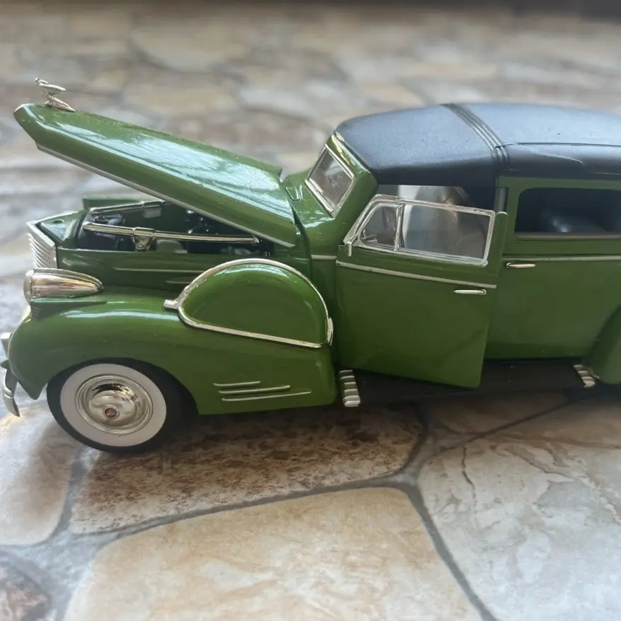 1:32 Cadillac 1938 Classic Vintage Car Alloy Model Ornament Vintage Car Alloy Miniature Car Diecast Metal Children Toy Car Gift