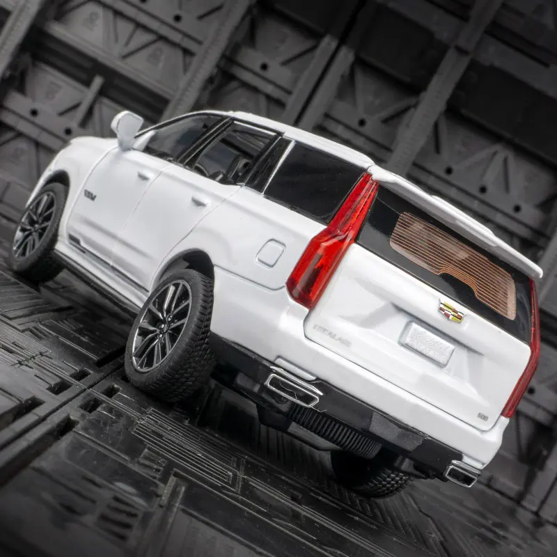 1:32 Cadillac Escalade Off Road Vehicle Alloy Car Diecast Metal Model Sound Light Pull Back Toy Car Central Control Ornaments