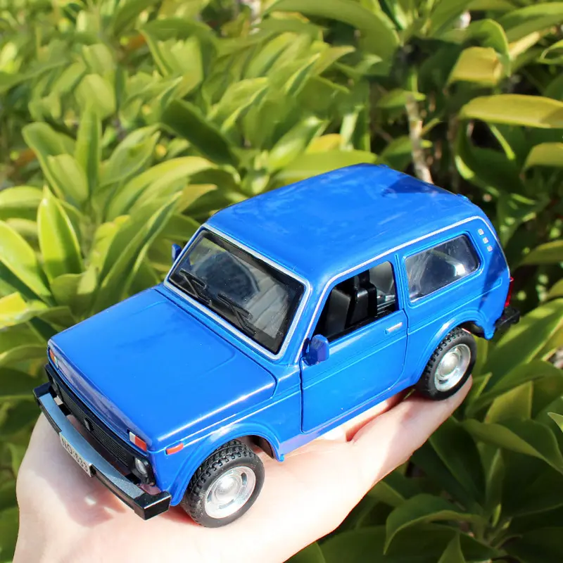 1:32 Lada Jeep Vintage Car Model Alloy Car Diecast Model Sound And Light Pull Back Toys Collection Children Birthday Toy Gift