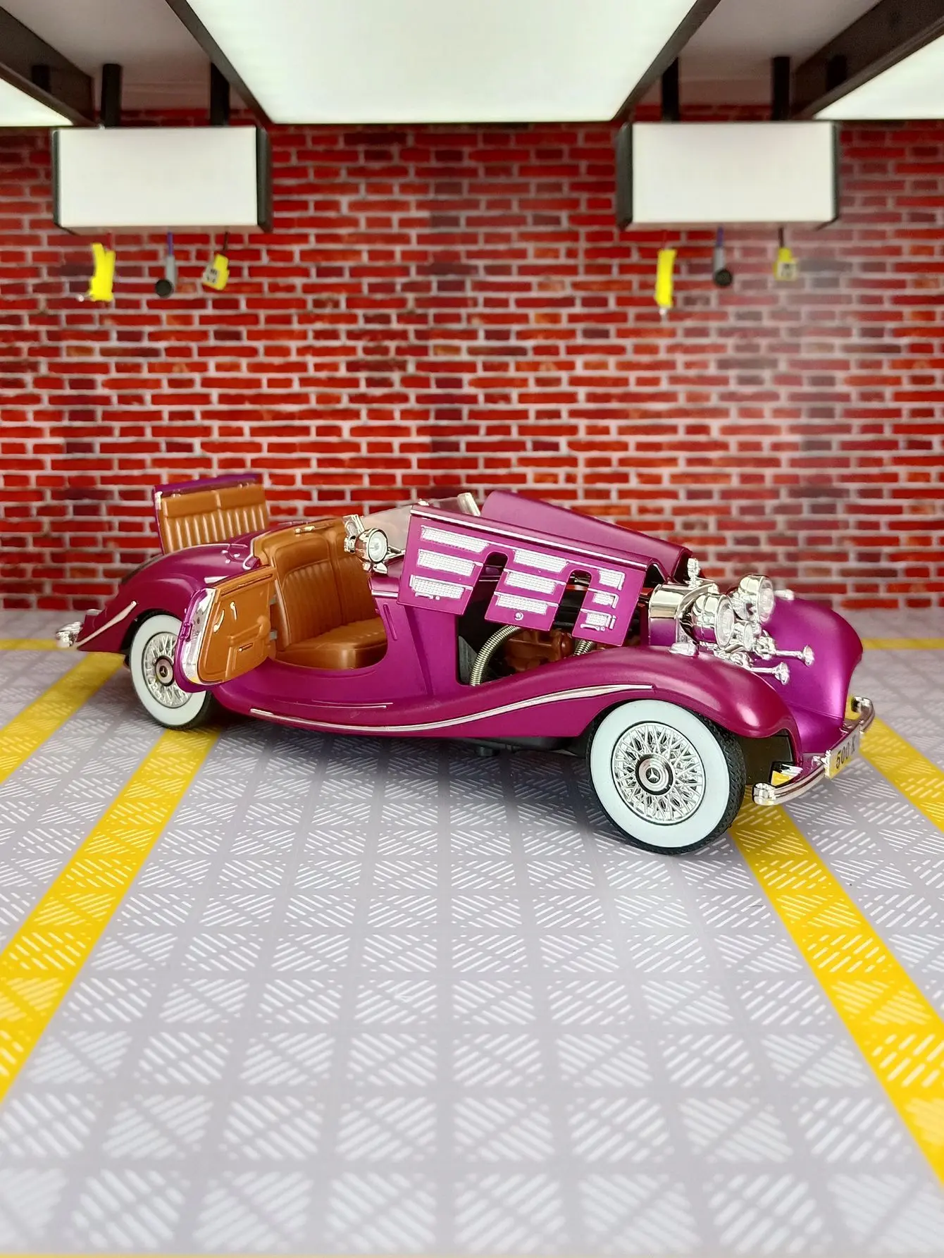 1:24 Mercedes Benz 500K 1936 Classic Car Alloy Car Model Sound and Light Pull Back Children's Toy Collectibles Birthday gift