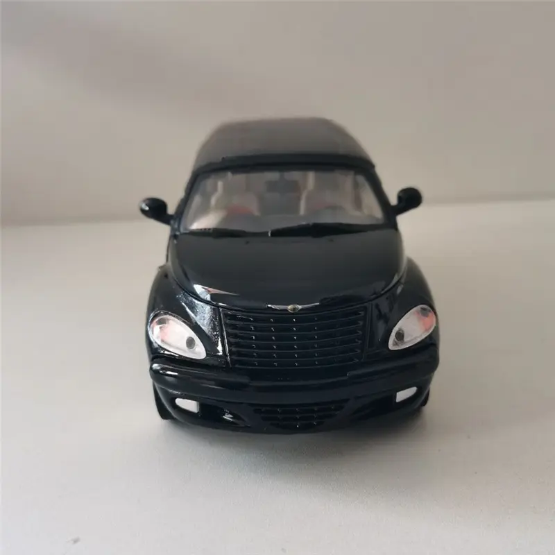 1:24 Chryslers PT Cruiser Alloy Classic Old Car Model Diecast Metal Retro Vehicles Car Model Simulation Collection Kids Toy Gift