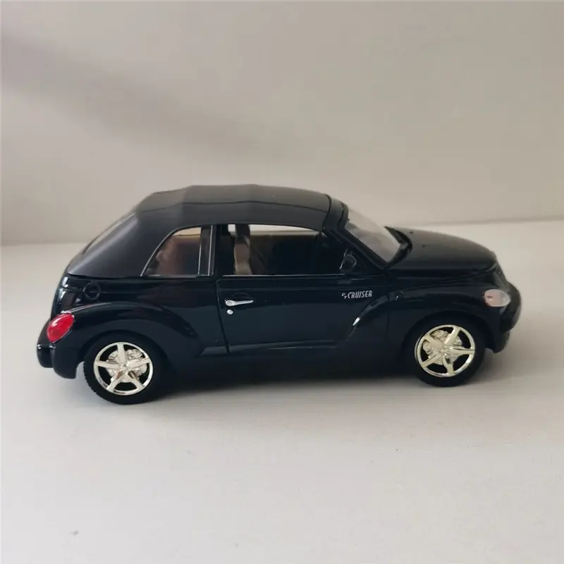 1:24 Chryslers PT Cruiser Alloy Classic Old Car Model Diecast Metal Retro Vehicles Car Model Simulation Collection Kids Toy Gift
