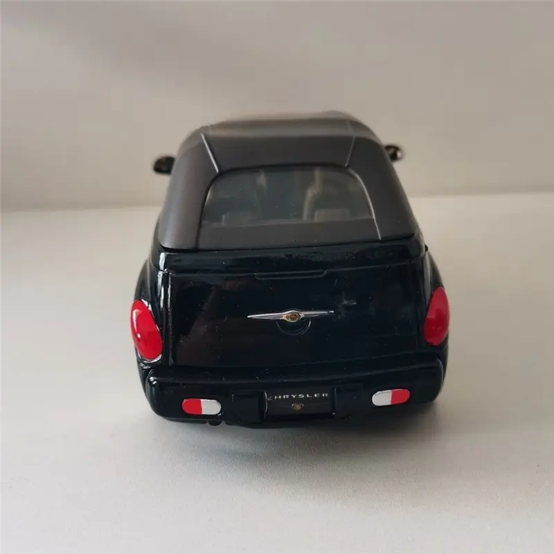 1:24 Chryslers PT Cruiser Alloy Classic Old Car Model Diecast Metal Retro Vehicles Car Model Simulation Collection Kids Toy Gift