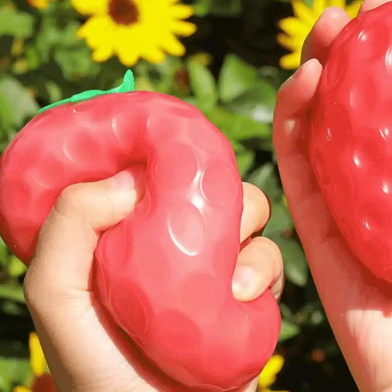 Decompression Toys Simulated Color-changing Strawberry Squishy Fruit Hand Anti-stress Squeeze Ball  for Children Sensory Auti