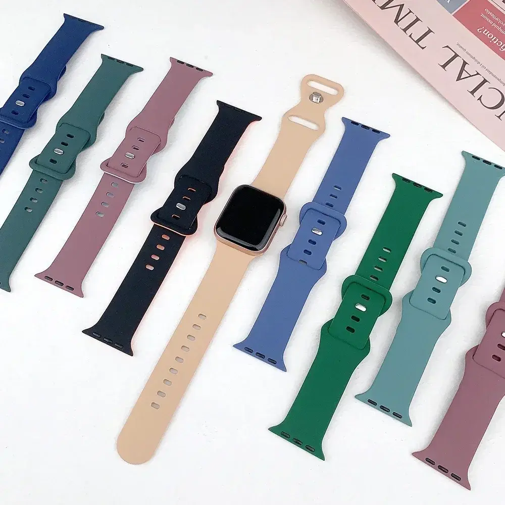 Soft Silicone Band for Apple Watch 8 7 6 5 4 3 SE Strap Bracelet for IWatch Ultra 49mm 45mm 41mm 40mm 44mm 38mm 42mm Watch Band